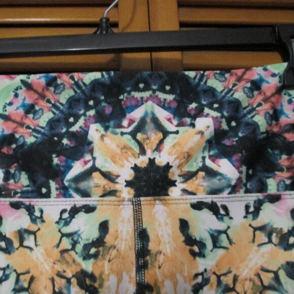 Bally capri leggings pull on stretchy, side pockets black & colorful size 2x - Picture 6 of 9